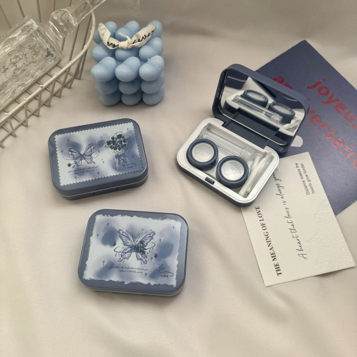 Romantic Ice Blue Roses Colored Contact Lens Case Main image