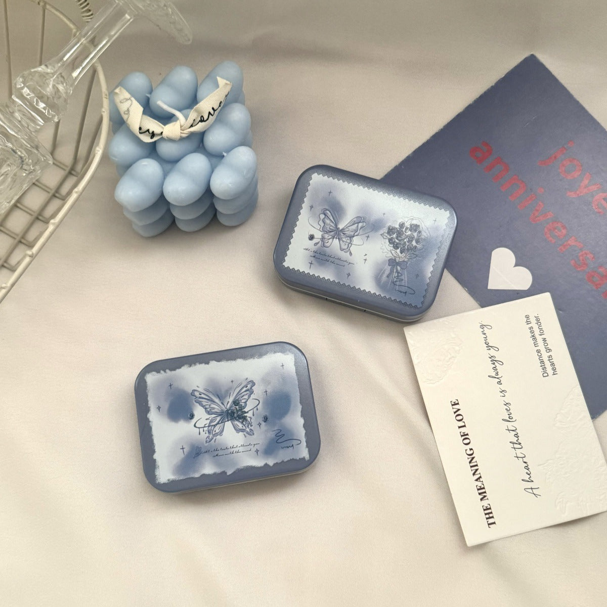 Romantic Ice Blue Roses Colored Contact Lens Case Secondary image