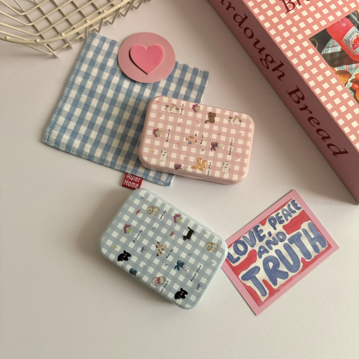 Like Fish Grid Animal House Coloured Contact Lens Case