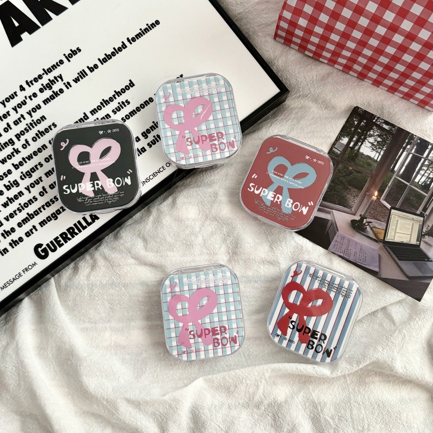 Super Bow Coloured Contact Lens Case Secondary image
