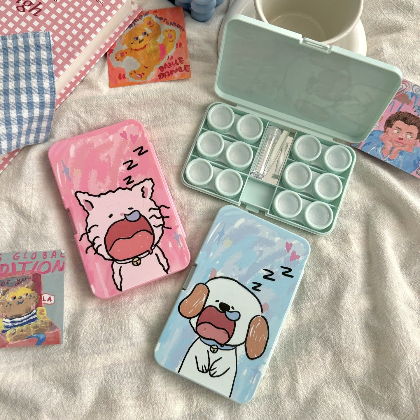 Sleepy Puppy And Cat Colored Contact Lens Case Secondary image