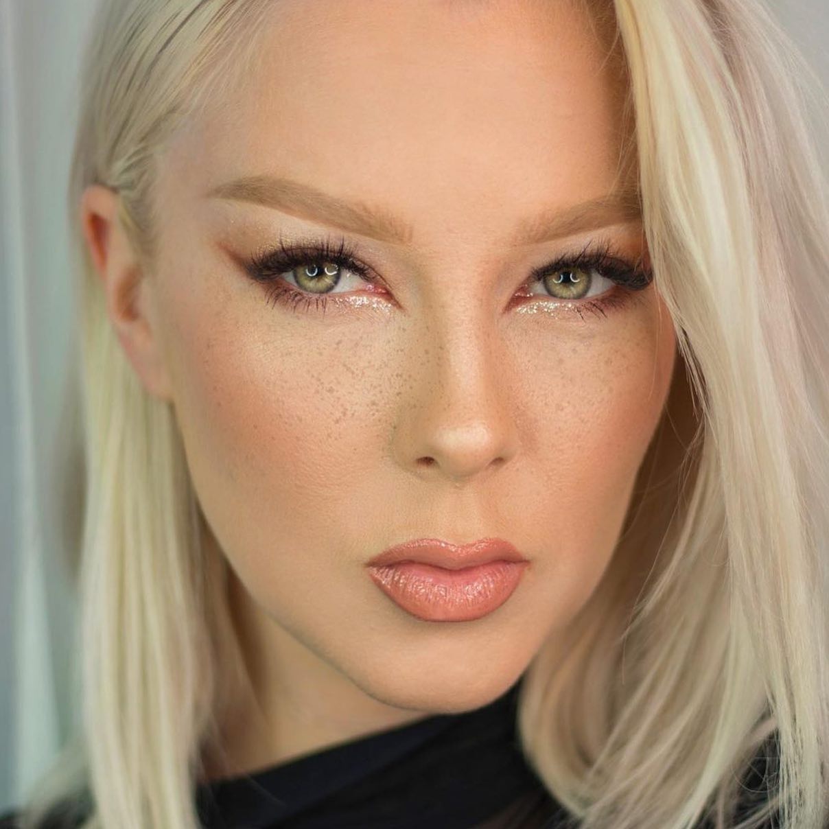 Citha Hazel Brown Prescription Coloured Contact Lenses Secondary image