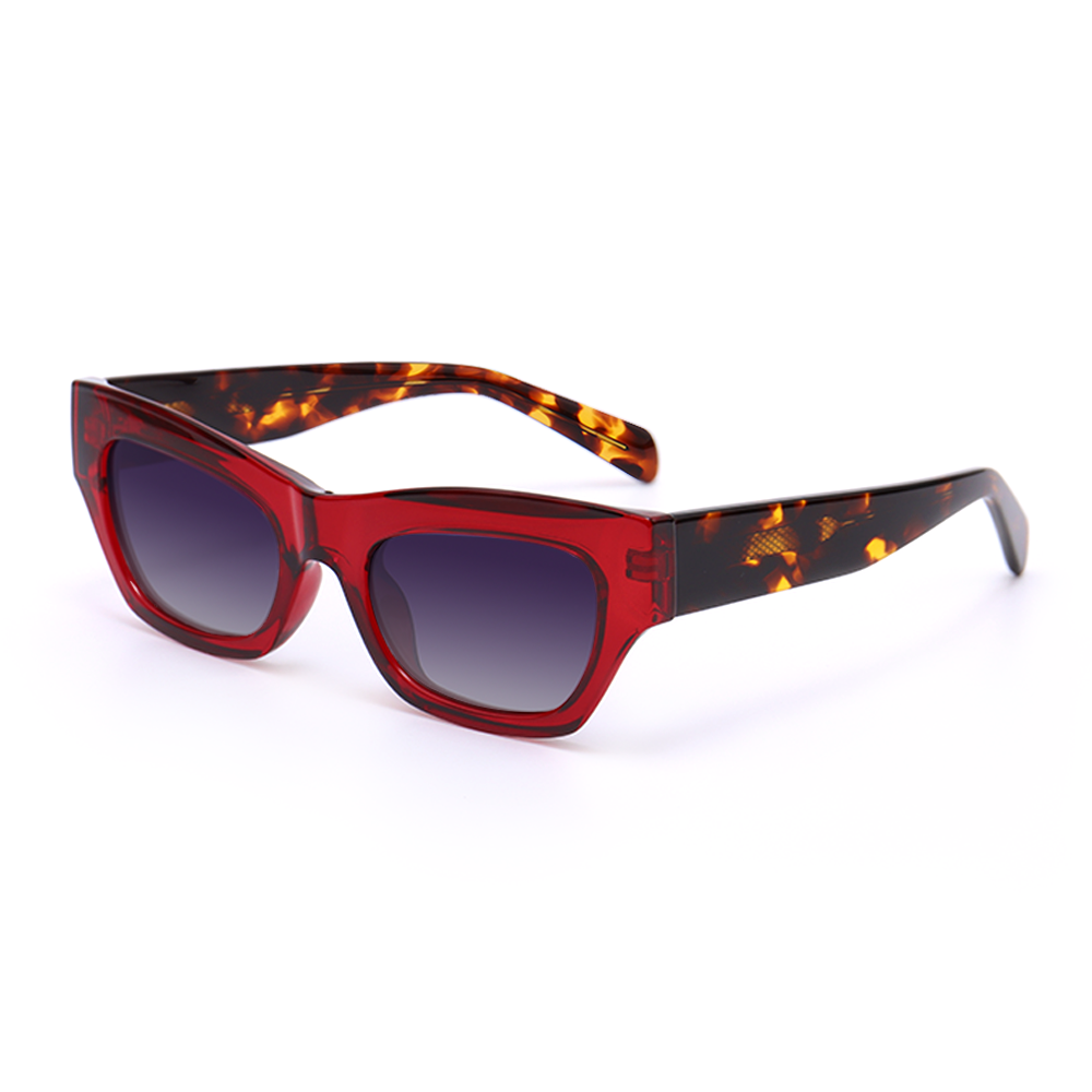 Giselle Cat eye Red Sunglasses Secondary image