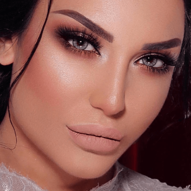 GLOW  LUMINIOUS PEARL Green Coloured Contact Lenses Secondary image